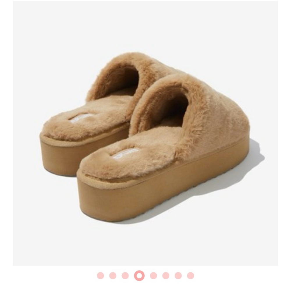 Muk Luks Platform Slippers (5-6) US SIZE